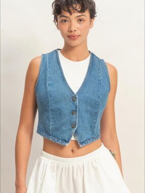 HYFVE Casual Women's Denim V-Neck 3-Button Crop Vest - Blue Size Medium